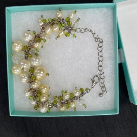 PEARL AND PERIDOT BOUTIQUE CUSTOM BRACELET - Picture 2 of 3